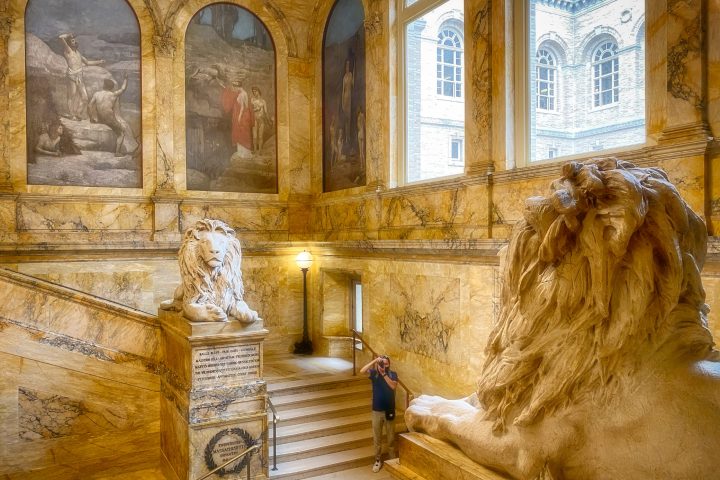 Tour Boston Public Library
